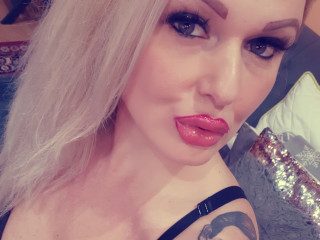 Rebecka69 - Halloo Jungs, ich bin eine blonde sexy mollige milf mit einem grossen sexy Popo..Ich liebe die Erotik,sex, rauchen, analsex,deinen Schw**nz,, Ich zeige mich sehr gerne vor der Cam und ich hoffe das dir meine Show gefällt..