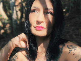 KarolynRoss - Ich bin eine sexy, sinnliche und interessante Latina, ich liebe es, neue Leute kennenzulernen und interessante und pikante Gespräche zu beginnen. Das größte Vergnügen, das ich habe, ist es, anderen zuzusehen, während ich sie in die Ekstase bringe. Besonders Fetische und Dominanz erregen mich