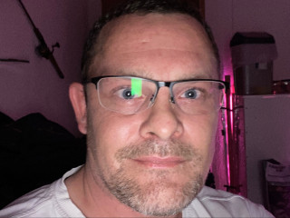 Alter: 42 / Skorpion - Größe: 178 / normal - Geschlecht: weiblich - Ausrichtung: heterosexuell - Haare: blond / kurz - Piercing: keins - BH-Größe: B - Hautfarbe: weiss - Augen: grau - Rasur: teilrasiert