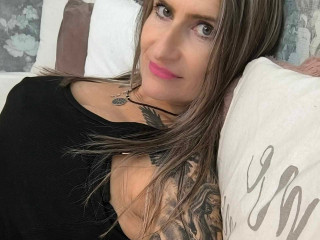 KatyStar - Sportlich aktives Leben, dem es an Zeit für Entspannung und Wohlbefinden nicht mangelt. - Ich mag junge Boys, alte Männer und bi - Frauen. - Alter: 45 / Zwilling - Größe: 175 / schlank - Geschlecht: weiblich - Ausrichtung: bisexuell - Haare: blond / lang - Piercing: Bauchnabel - BH-Größe: D - Hautfarbe: gebräunt - Augen: grün - Rasur: teilrasiert