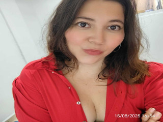 Alter: 32 / Widder - Gr&ouml;&szlig;e: 172 / normal - Geschlecht: weiblich - Ausrichtung: heterosexuell - Haare: blond / lang - Piercing: keins - BH-Gr&ouml;&szlig;e: C - Hautfarbe: weiss - Augen: braun - Rasur: vollrasiert