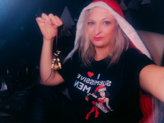 Alter: 33 / Stier - Gr&ouml;&szlig;e: 165 / normal - Geschlecht: weiblich - Ausrichtung: bisexuell - Haare: blond / lang - Piercing: keins - BH-Gr&ouml;&szlig;e: C - Hautfarbe: weiss - Augen: blau - Rasur: stark behaart