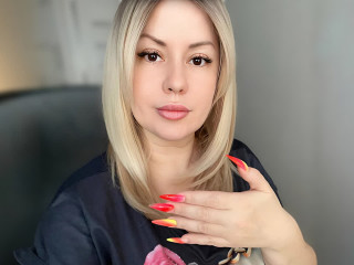 Alter: 40 / Stier - Gr&ouml;&szlig;e: 168 / normal - Geschlecht: weiblich - Ausrichtung: bisexuell - Haare: blond / lang - Piercing: keins - BH-Gr&ouml;&szlig;e: C - Hautfarbe: weiss - Augen: gr&uuml;n - Rasur: teilrasiert