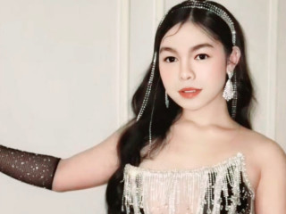 Alter: 20 / Wassermann - Gr&ouml;&szlig;e: 172 / normal - Geschlecht: transsexuell - Ausrichtung: transsexuell - Haare: schwarz / lang - Piercing: Zunge - BH-Gr&ouml;&szlig;e:  - Hautfarbe: weiss - Augen: schwarz - Rasur: teilrasiert